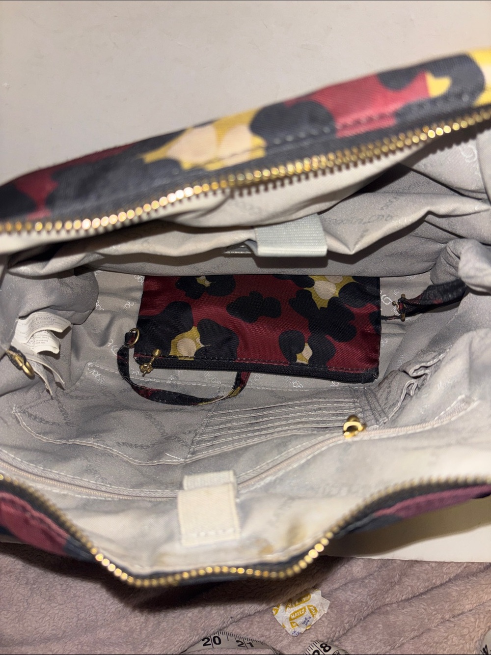 BAGGALLINI BRAND NYLON BAG MAROON BLACK TAN CAMOUFLAGE PATTERN GOLD HARDWARE - Picture 8 of 15